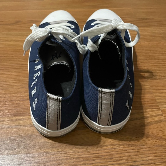 Men’s Low Top New York Yankees Canvas Size 12 - Picture 3 of 6